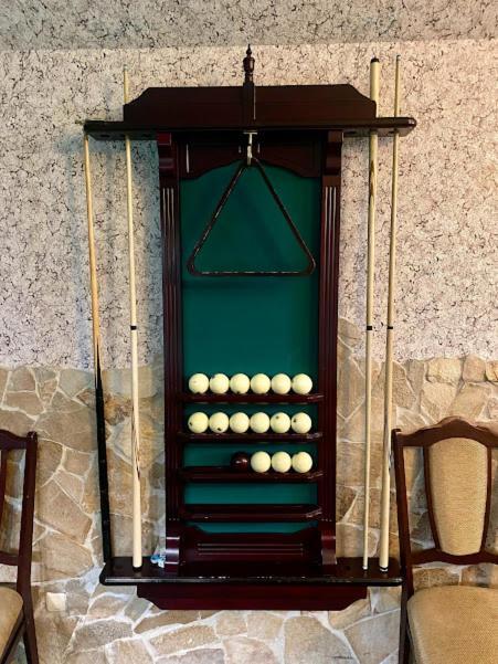 Golden Lion Hotel ボルィースピリ エクステリア 写真