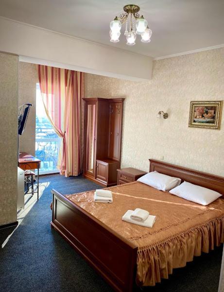 Golden Lion Hotel ボルィースピリ エクステリア 写真