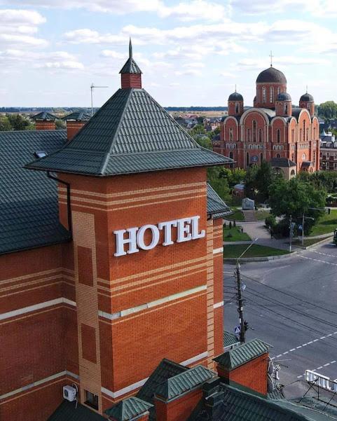 Golden Lion Hotel ボルィースピリ エクステリア 写真