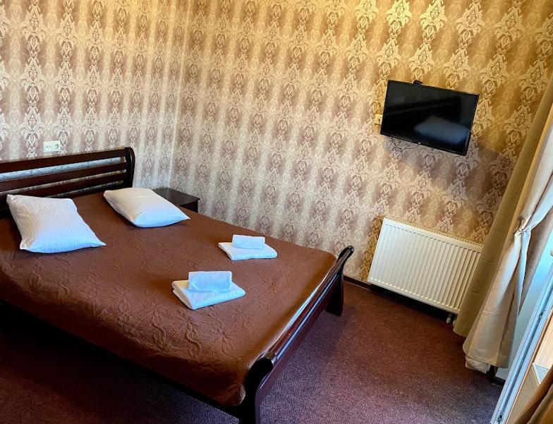 Golden Lion Hotel ボルィースピリ エクステリア 写真