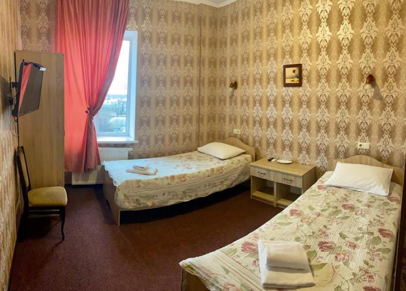Golden Lion Hotel ボルィースピリ エクステリア 写真